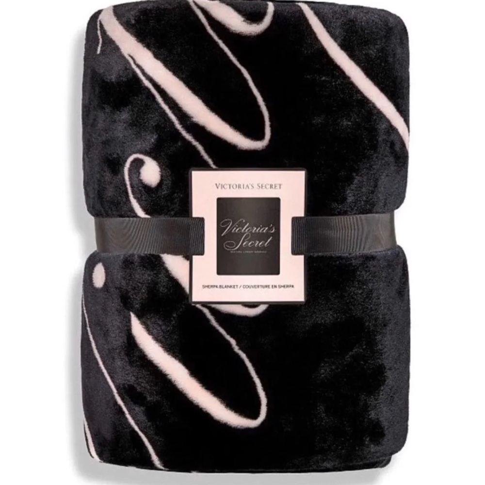 VICTORIAS SECRET SHERPA BLANKET